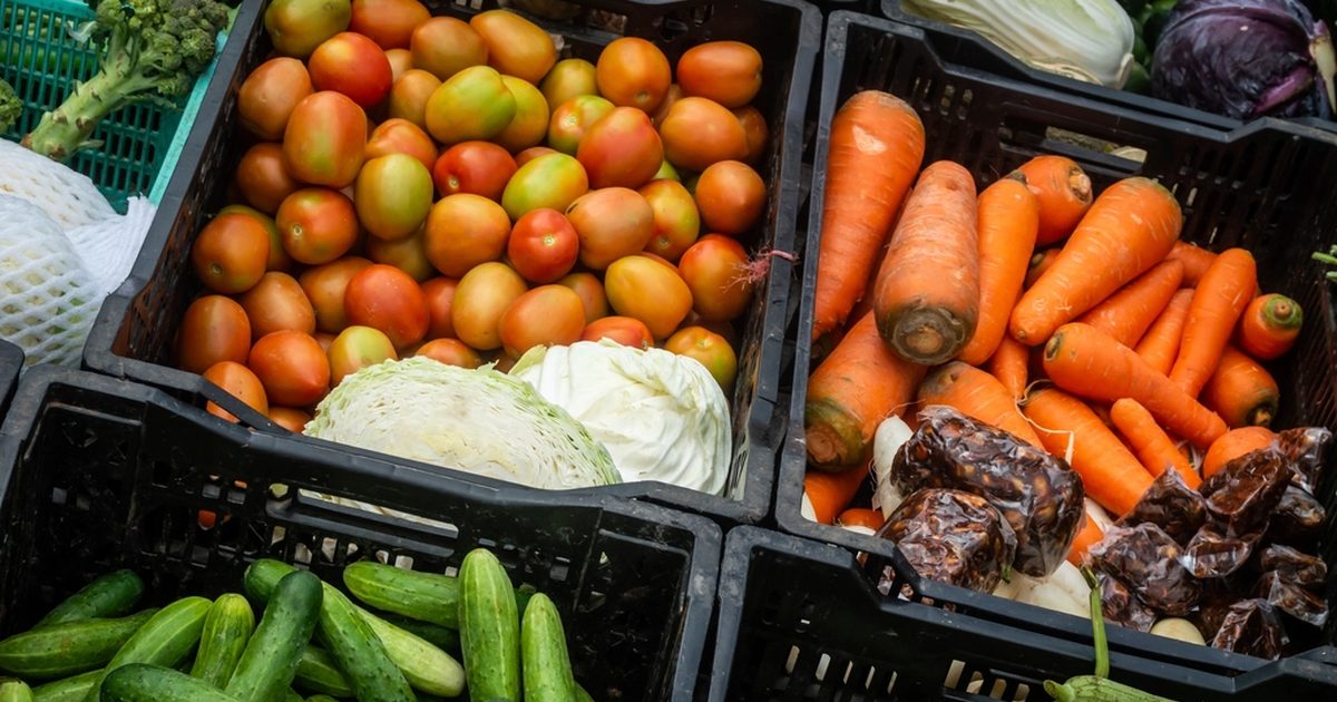 Verdure fresche al mercato, ripartire bene dopo le vacanze